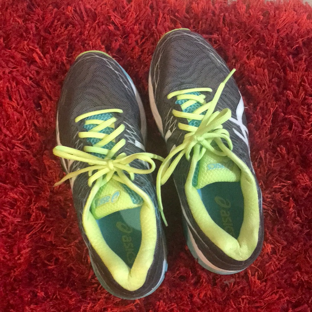 Women’s ASIC Sneakers sz 9